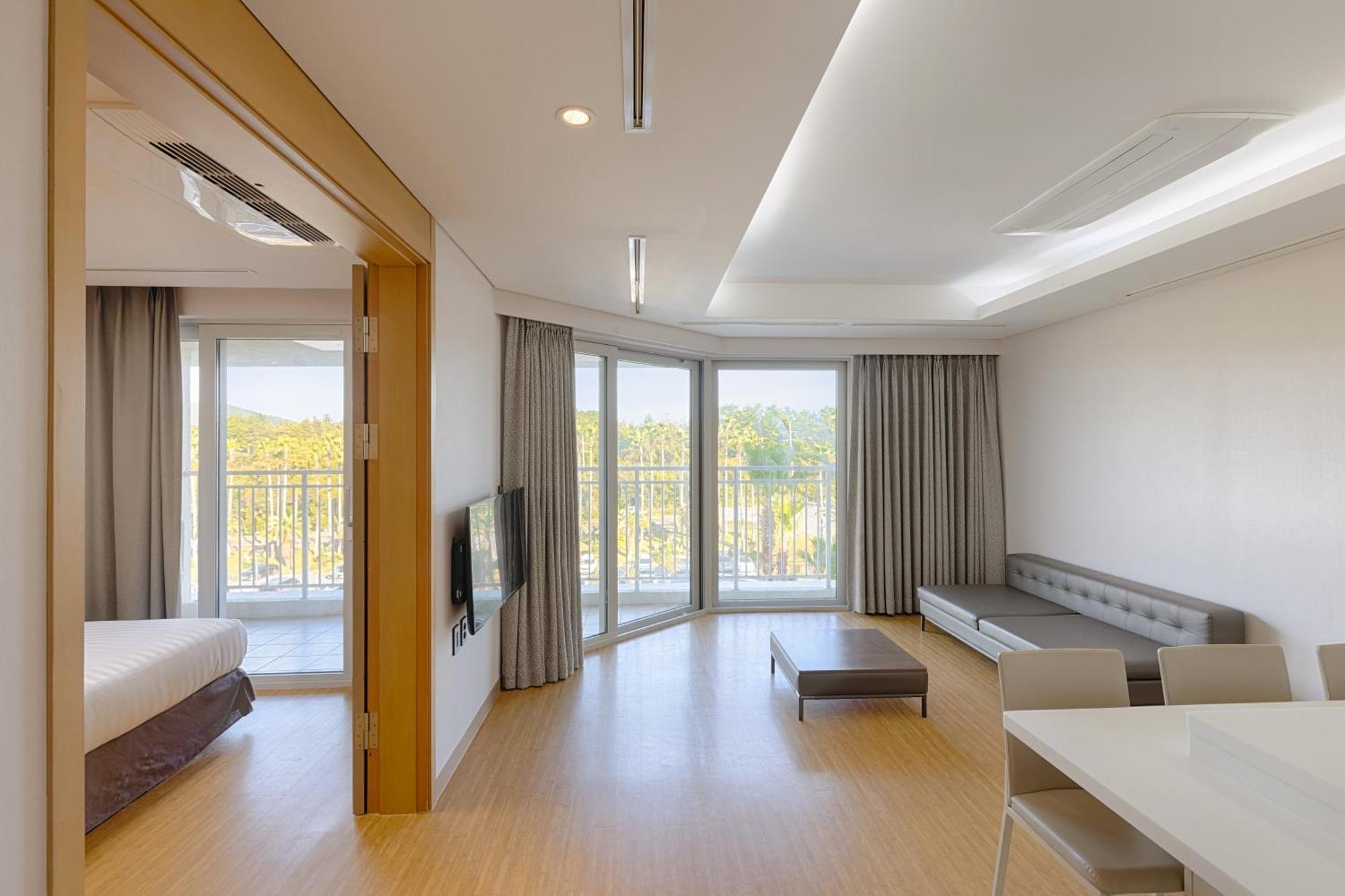Sono Calm Jeju Hotel Seogwipo Exterior photo