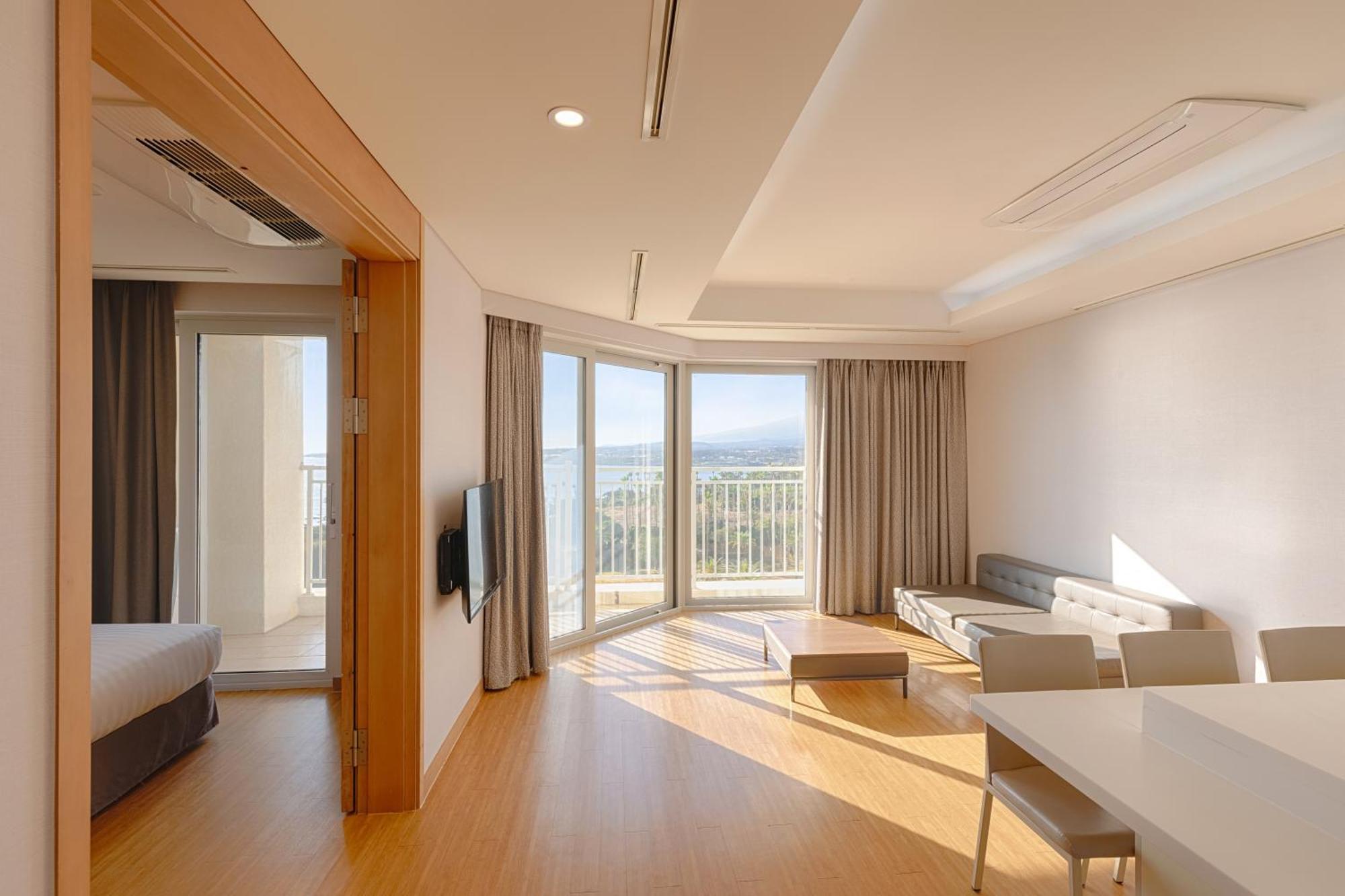 Sono Calm Jeju Hotel Seogwipo Exterior photo